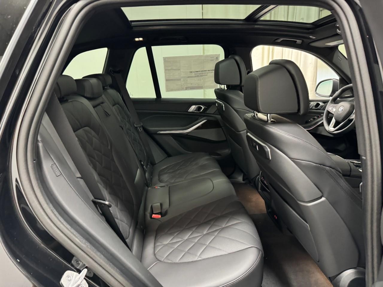 BMW X5 Vehicle Full-screen Gallery Image 10