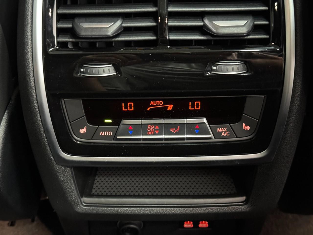 BMW X5 Vehicle Full-screen Gallery Image 11