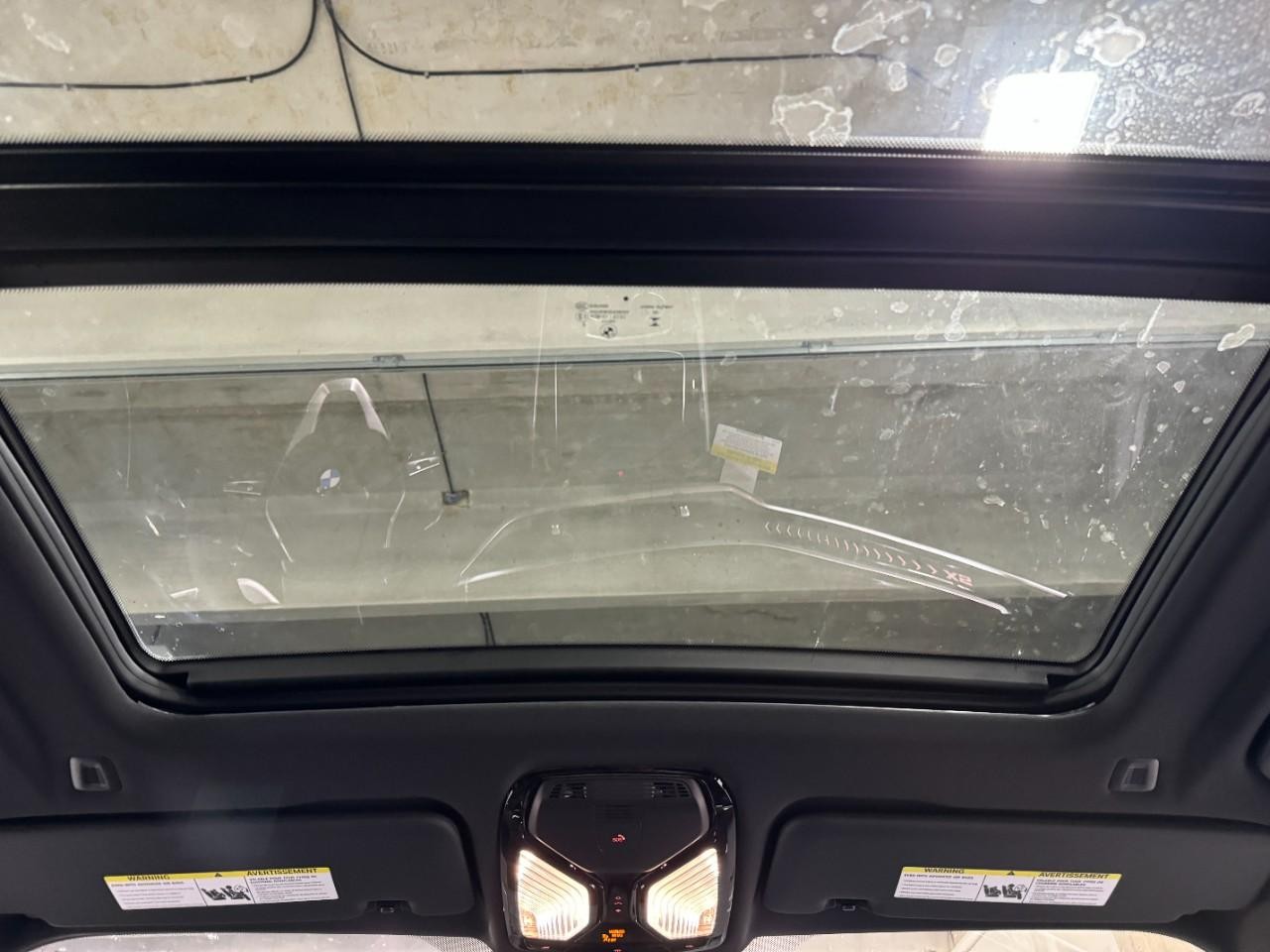 BMW X5 Vehicle Full-screen Gallery Image 12