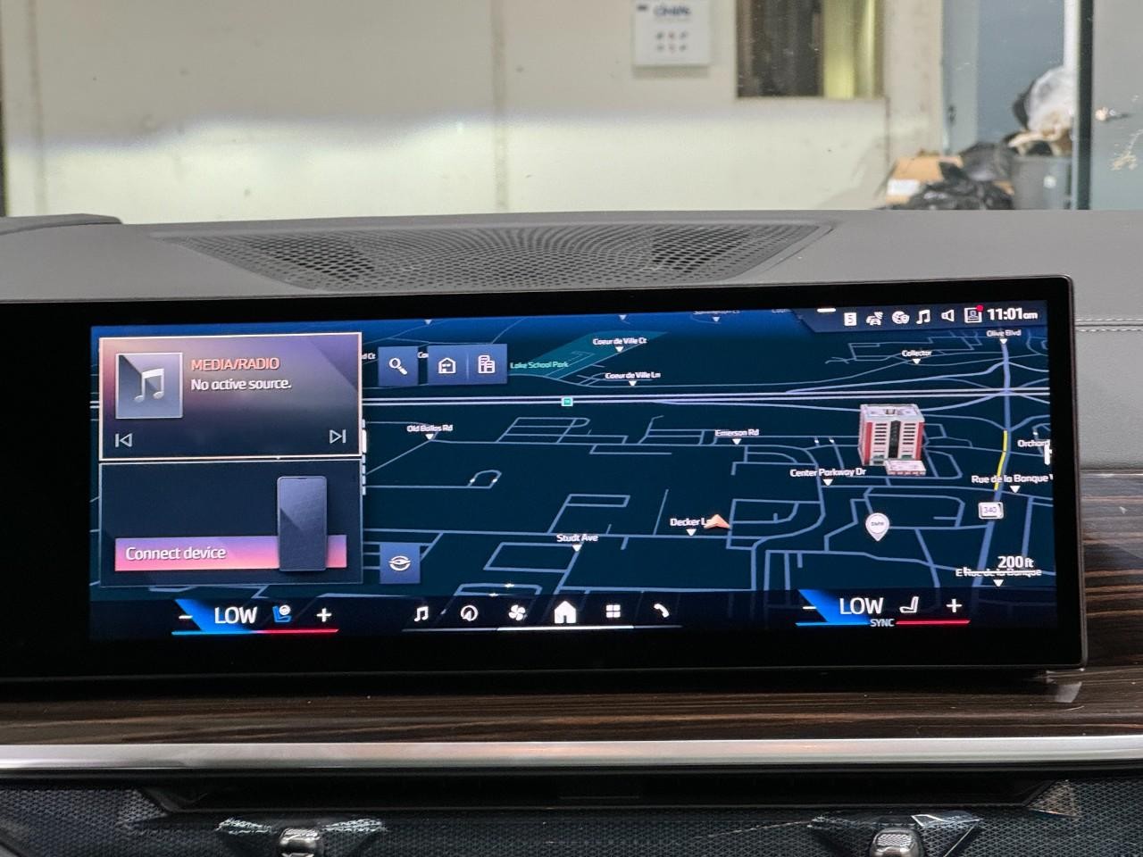 BMW X5 Vehicle Full-screen Gallery Image 15