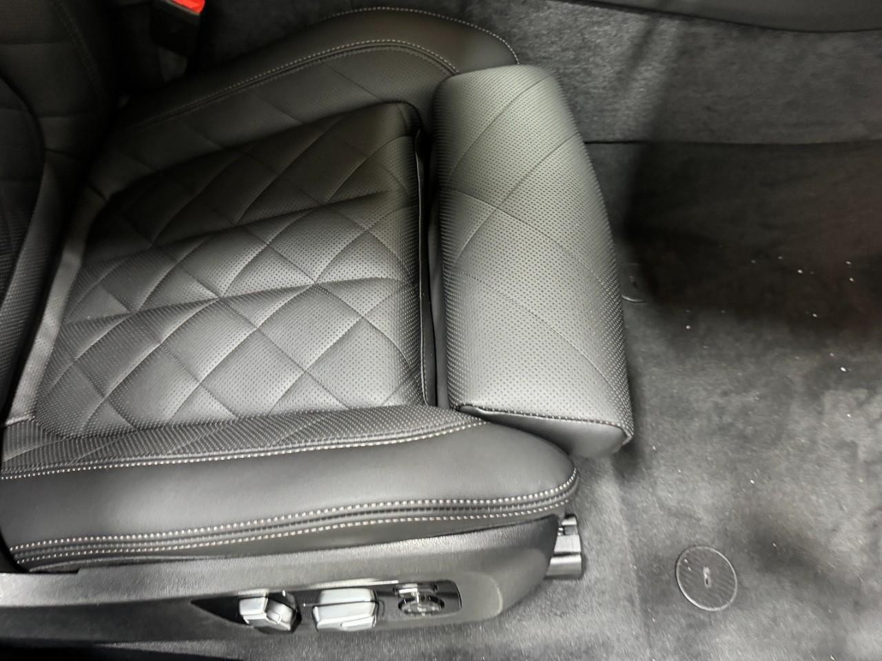 BMW X5 Vehicle Full-screen Gallery Image 20