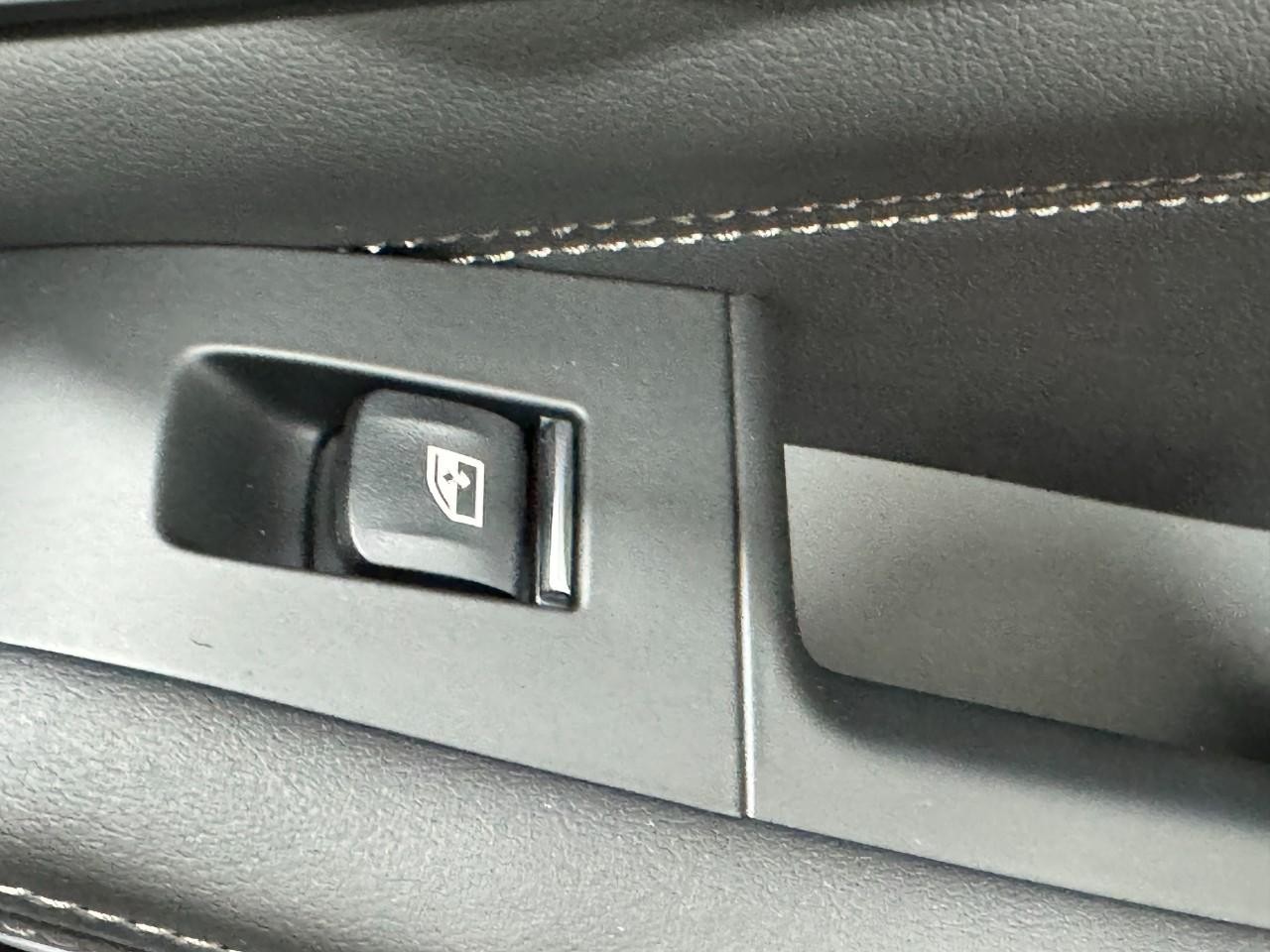 BMW X5 Vehicle Full-screen Gallery Image 23