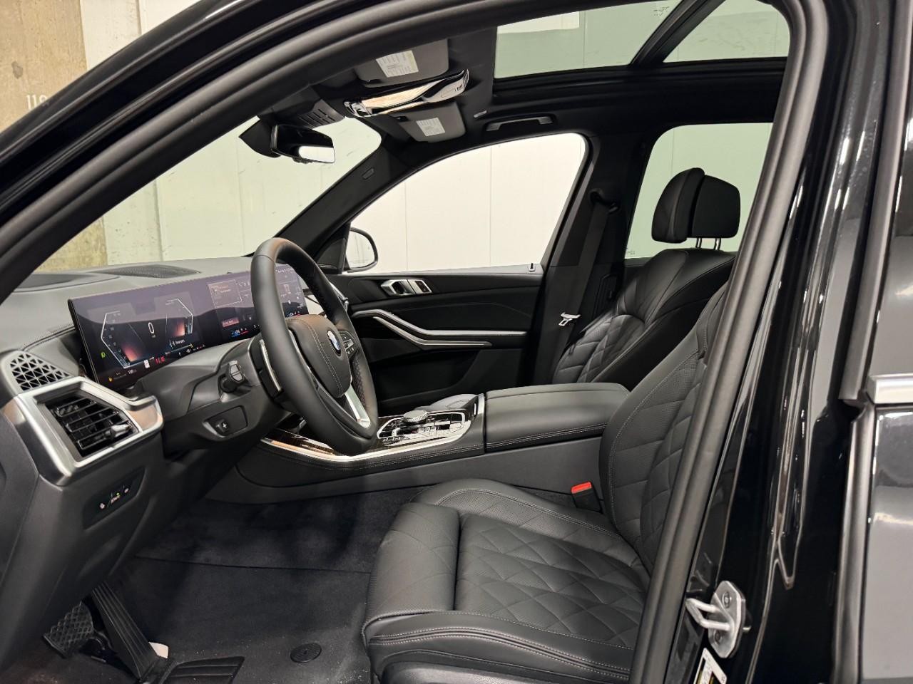 BMW X5 Vehicle Full-screen Gallery Image 29