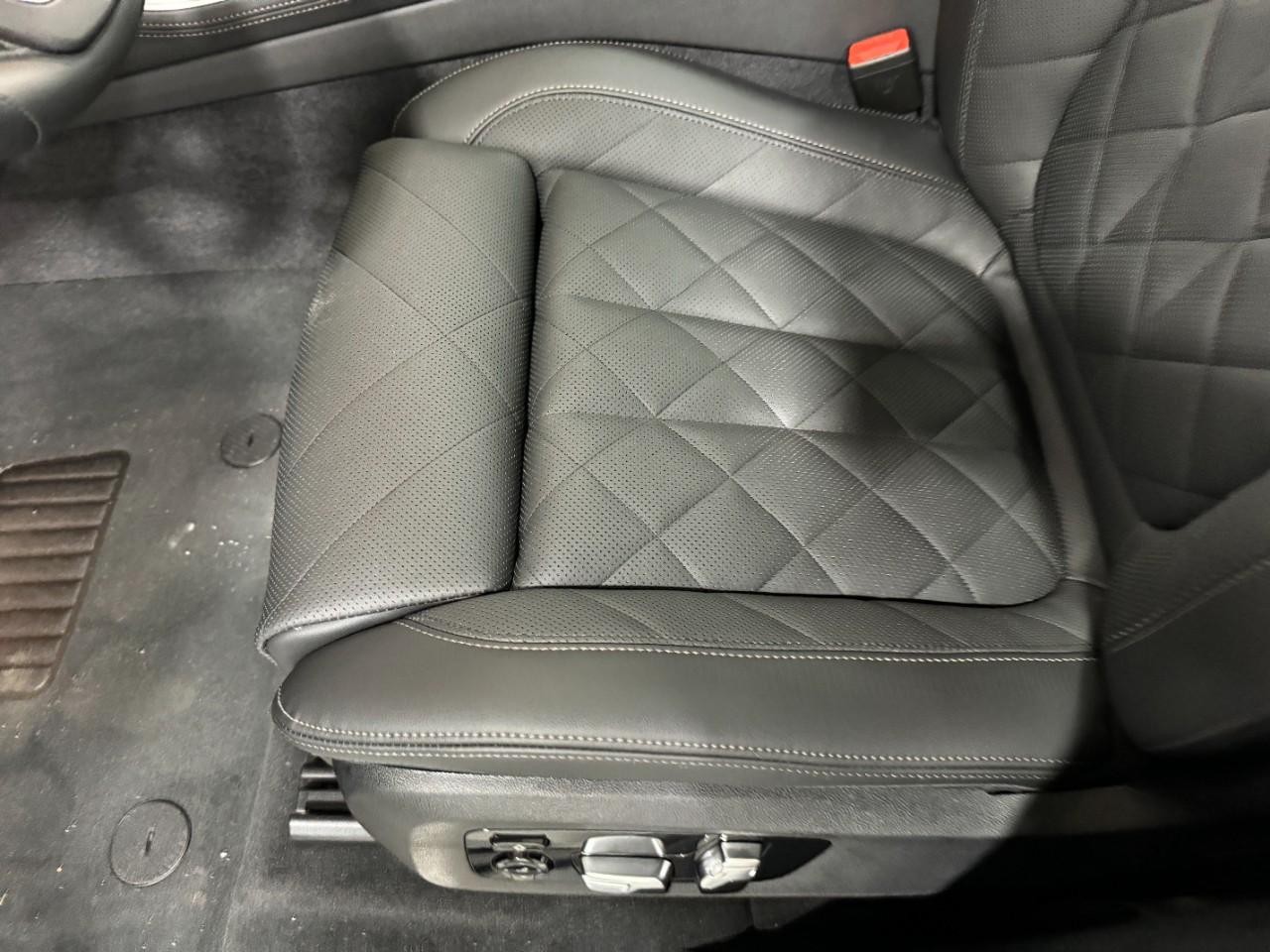 BMW X5 Vehicle Full-screen Gallery Image 30