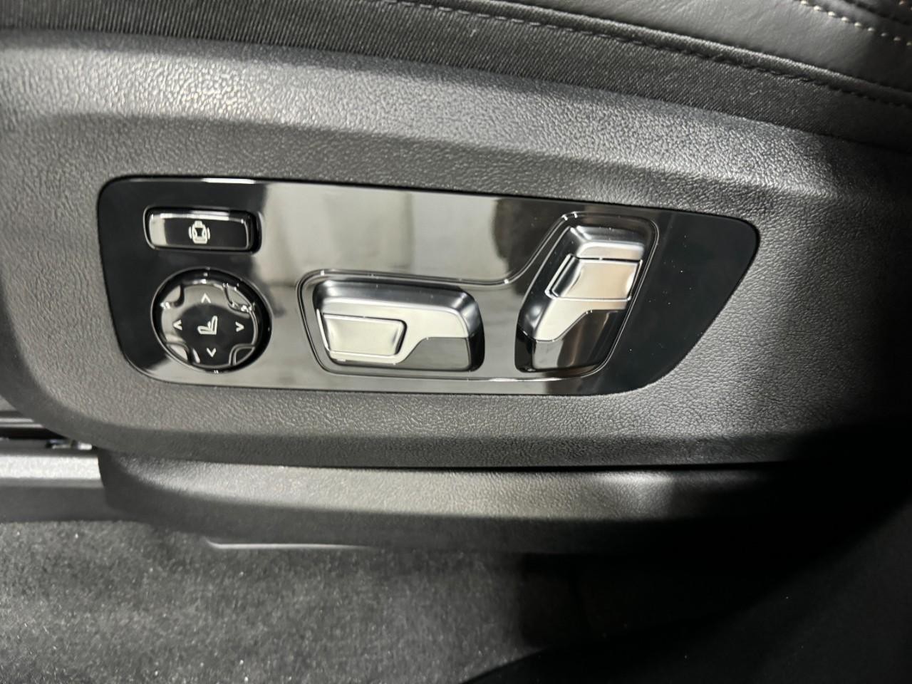 BMW X5 Vehicle Full-screen Gallery Image 31