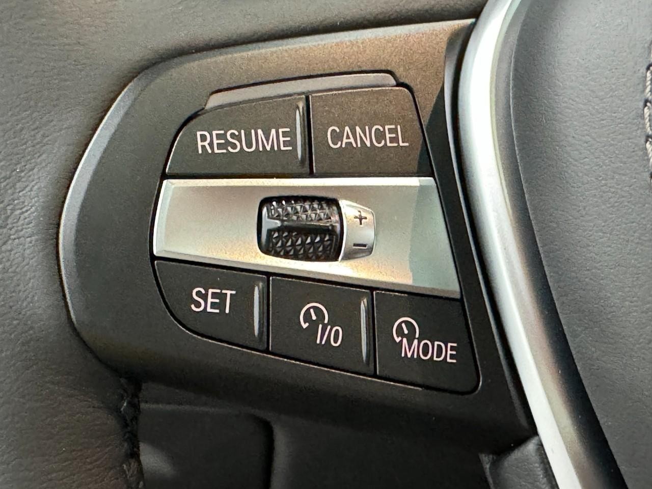 BMW X5 Vehicle Full-screen Gallery Image 33