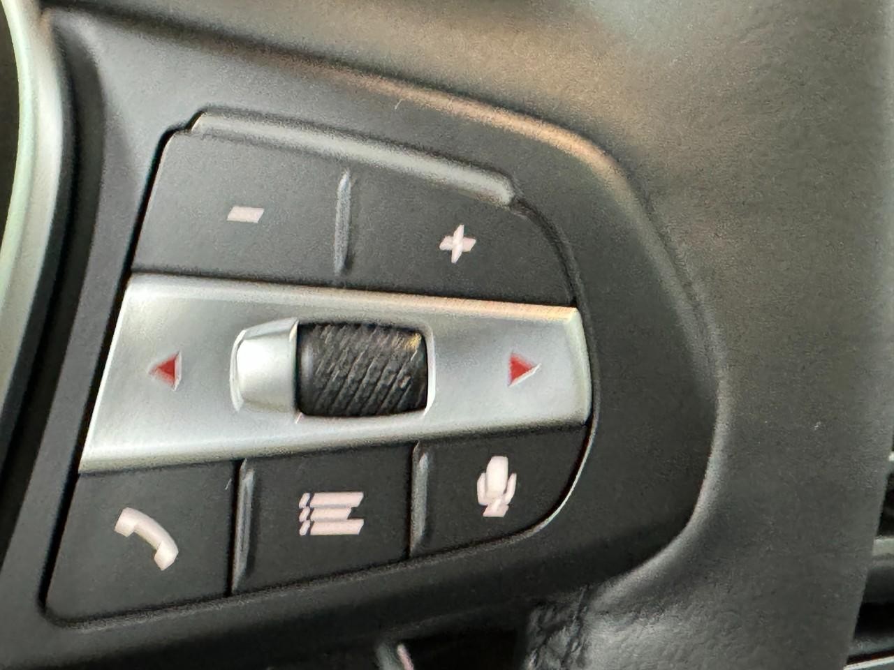 BMW X5 Vehicle Full-screen Gallery Image 34