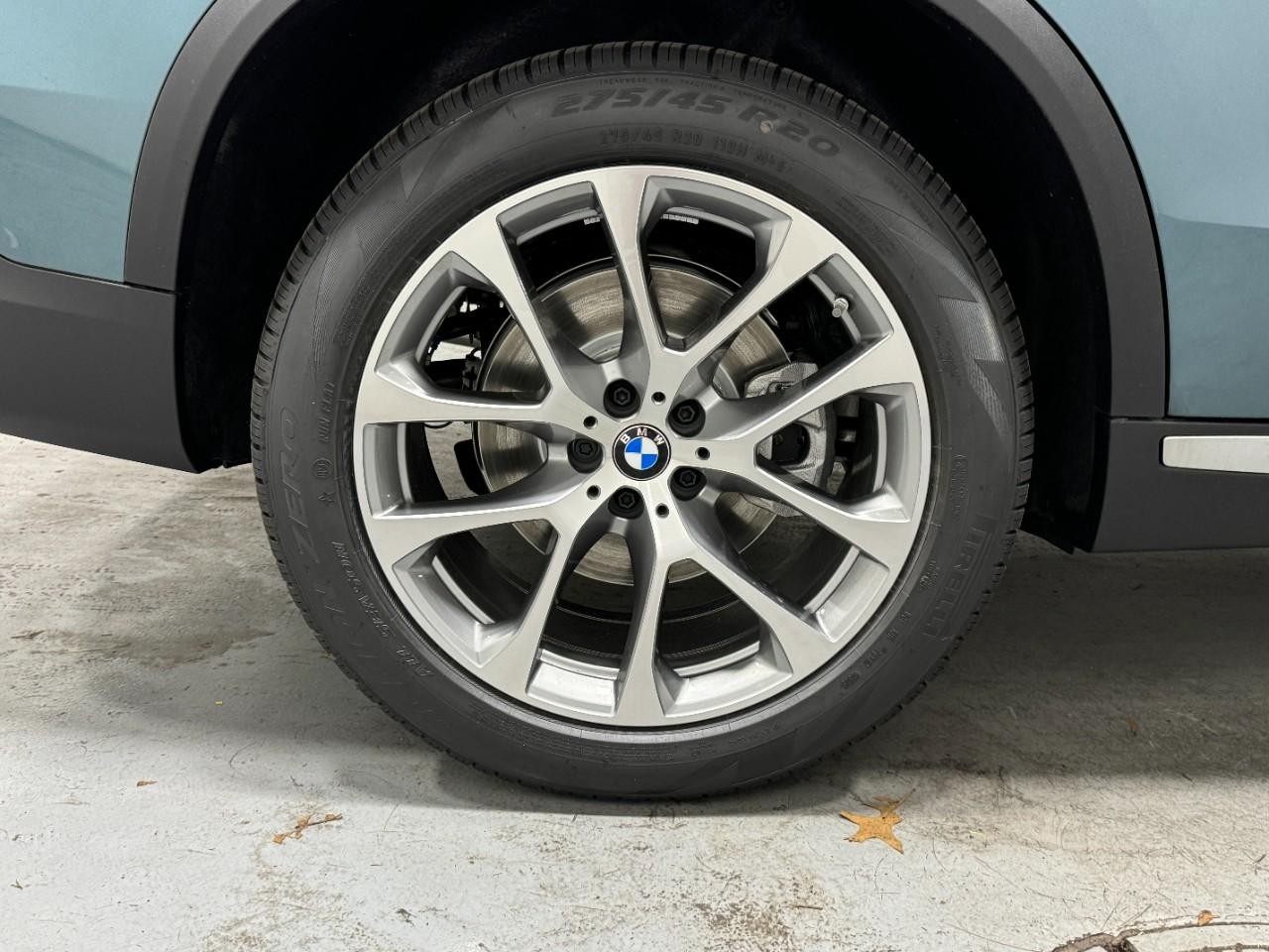 BMW X5 Vehicle Full-screen Gallery Image 5