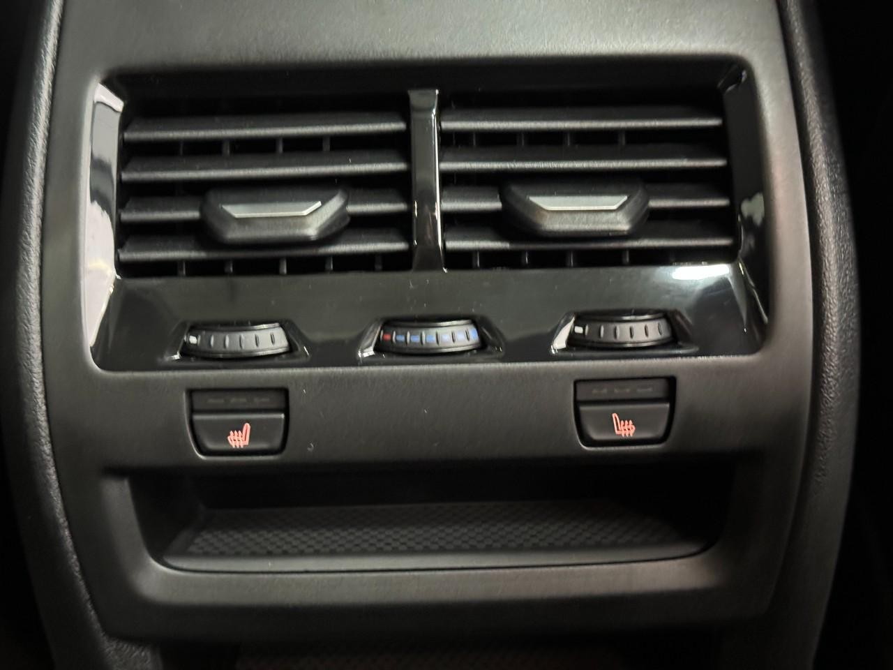 BMW X5 Vehicle Full-screen Gallery Image 11