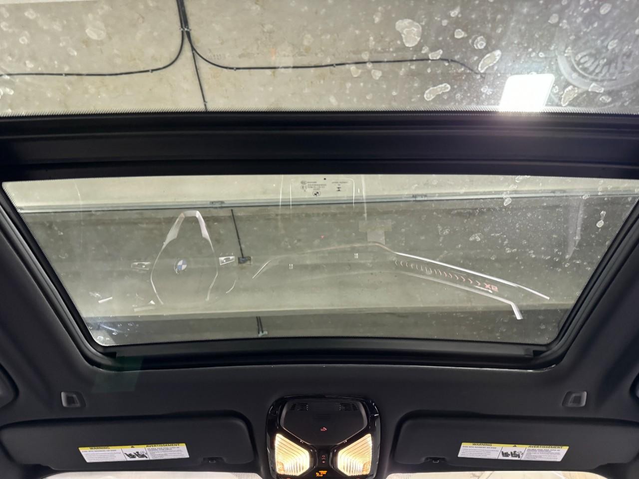 BMW X5 Vehicle Full-screen Gallery Image 12