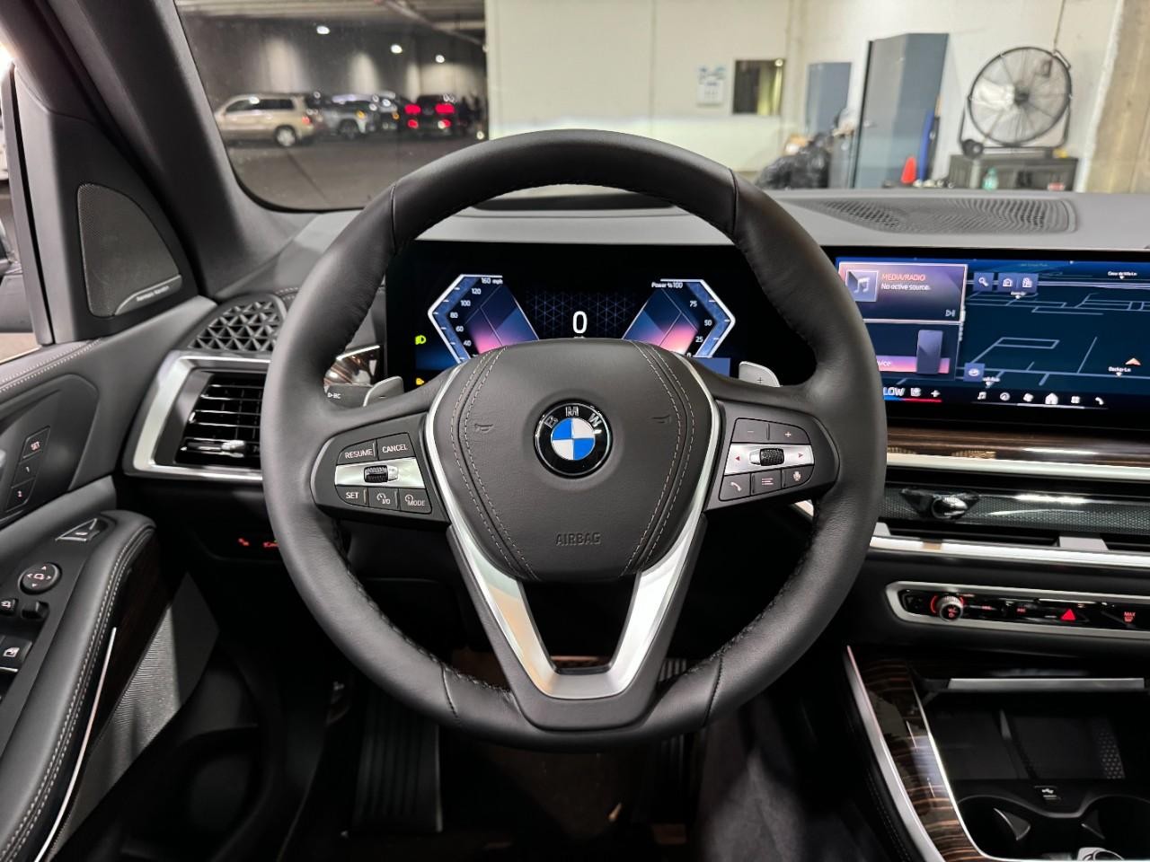 BMW X5 Vehicle Full-screen Gallery Image 14