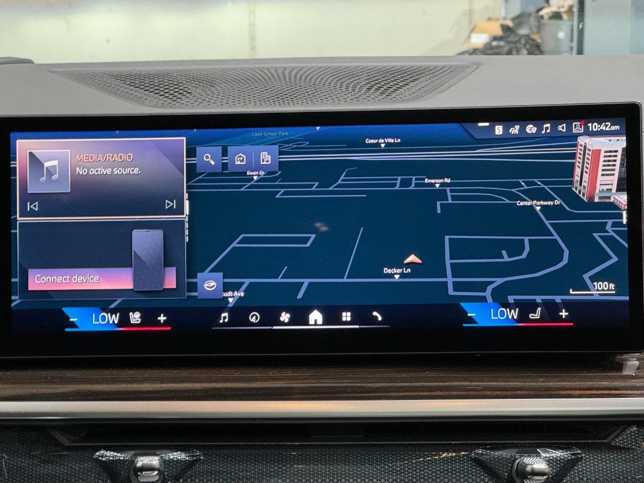 BMW X5 Vehicle Full-screen Gallery Image 15