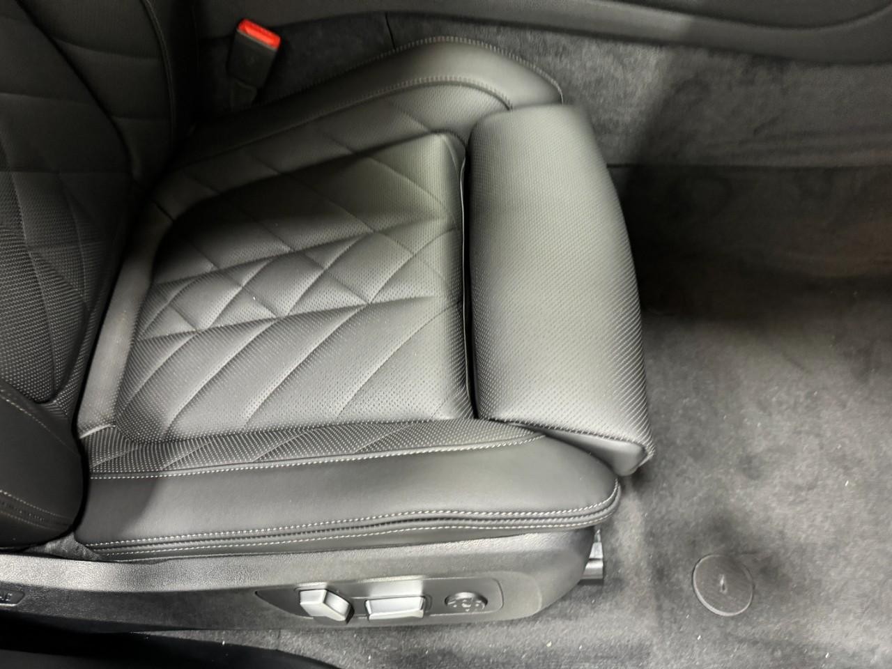 BMW X5 Vehicle Full-screen Gallery Image 20