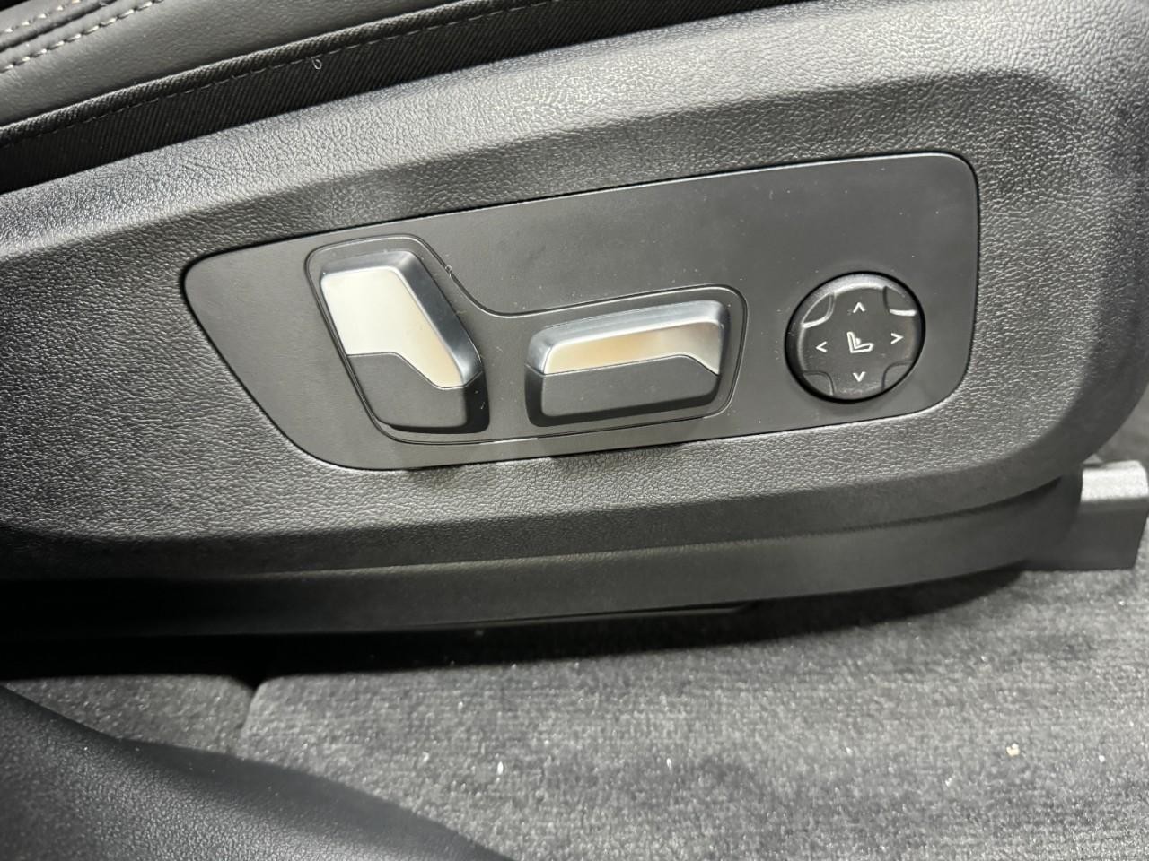 BMW X5 Vehicle Full-screen Gallery Image 21