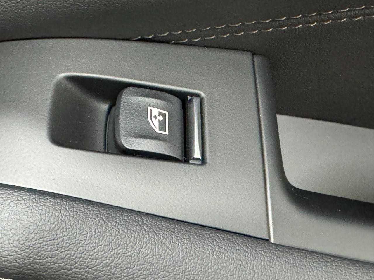 BMW X5 Vehicle Full-screen Gallery Image 23