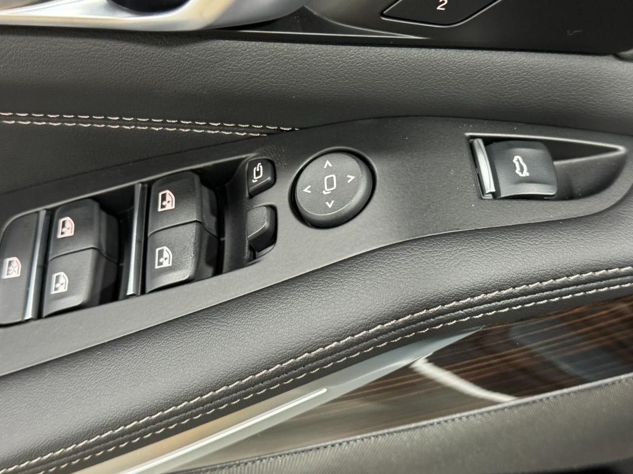 BMW X5 Vehicle Full-screen Gallery Image 27