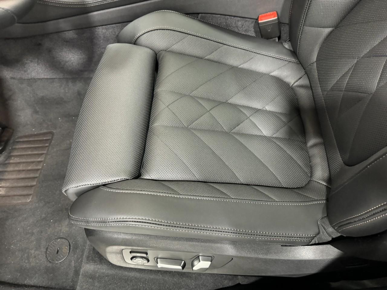 BMW X5 Vehicle Full-screen Gallery Image 29