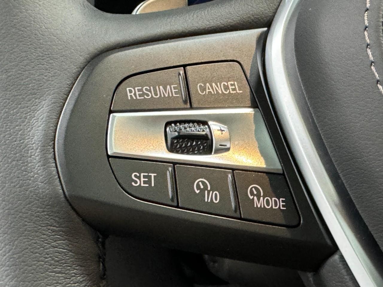 BMW X5 Vehicle Full-screen Gallery Image 32