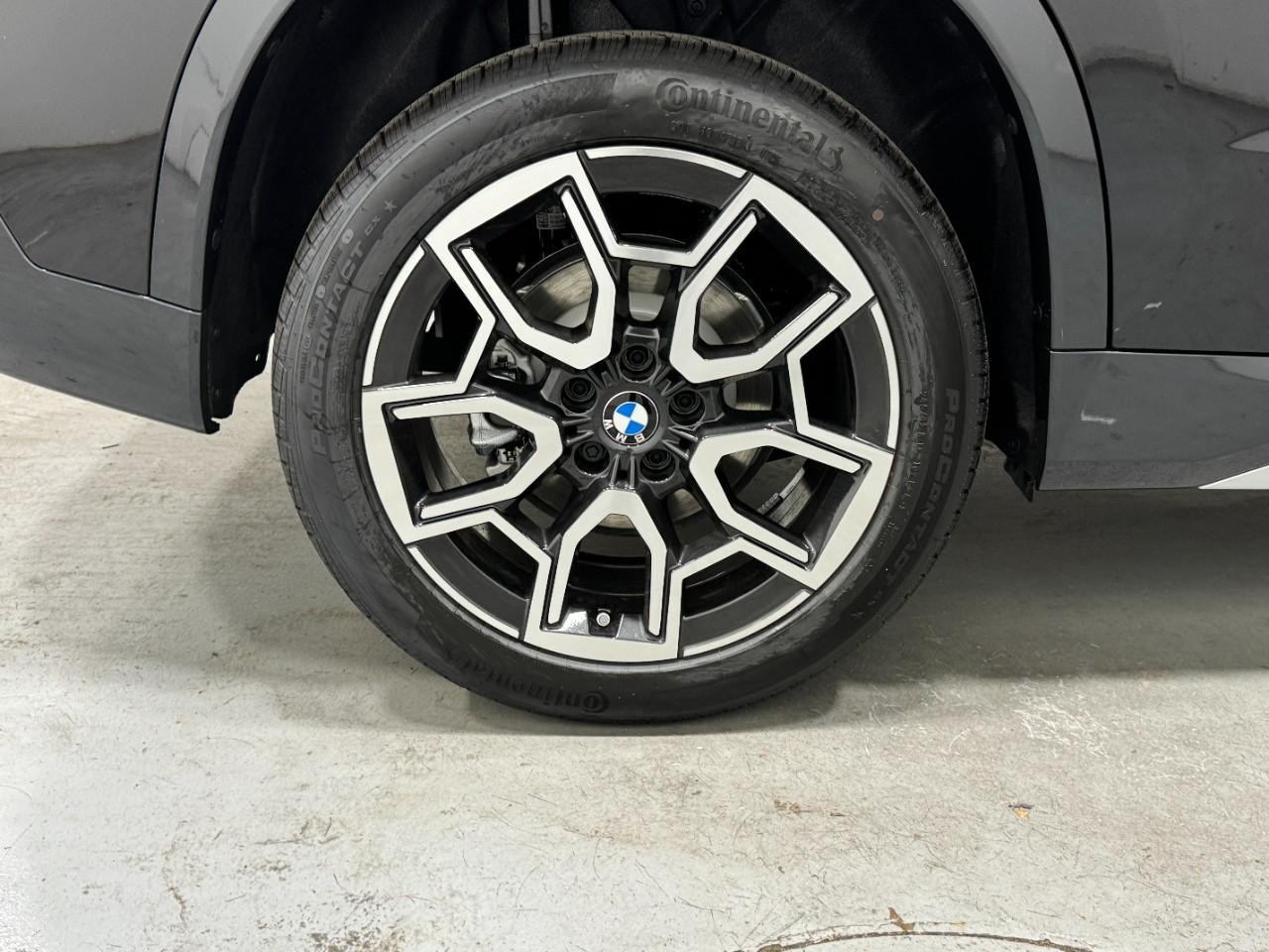 BMW X1 Vehicle Full-screen Gallery Image 5