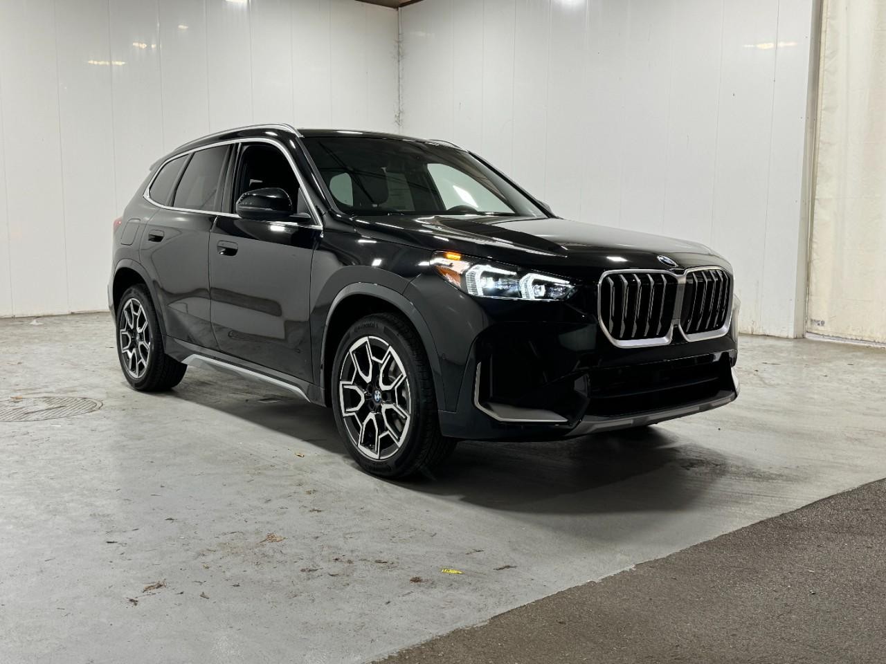 BMW X1 Vehicle Full-screen Gallery Image 6