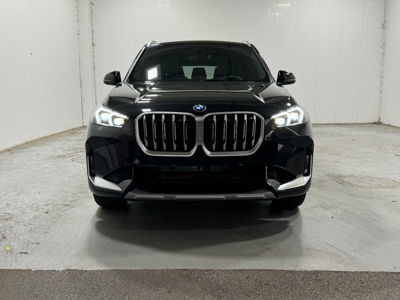 BMW X1 Vehicle Full-screen Gallery Image 7