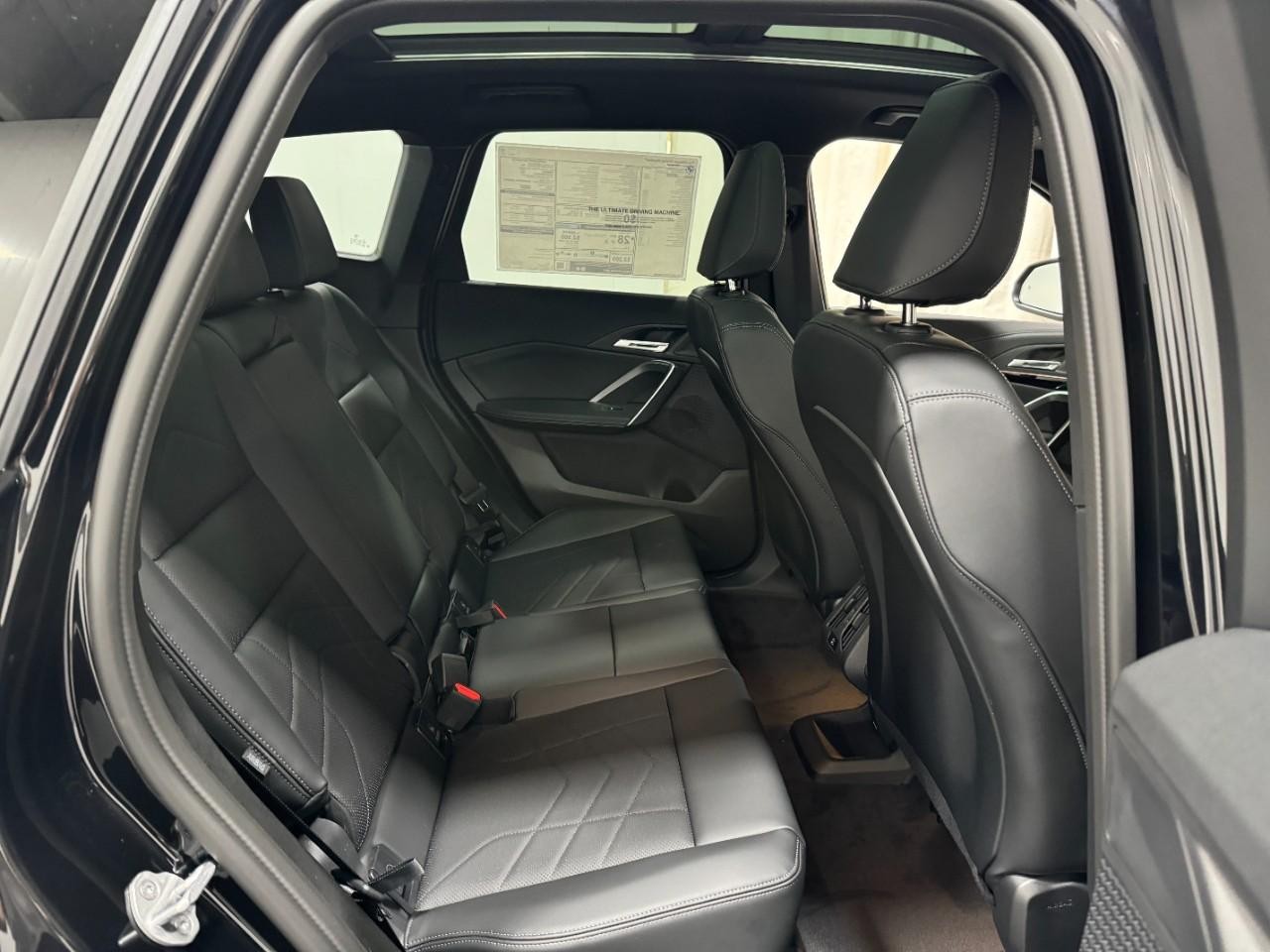 BMW X1 Vehicle Full-screen Gallery Image 10