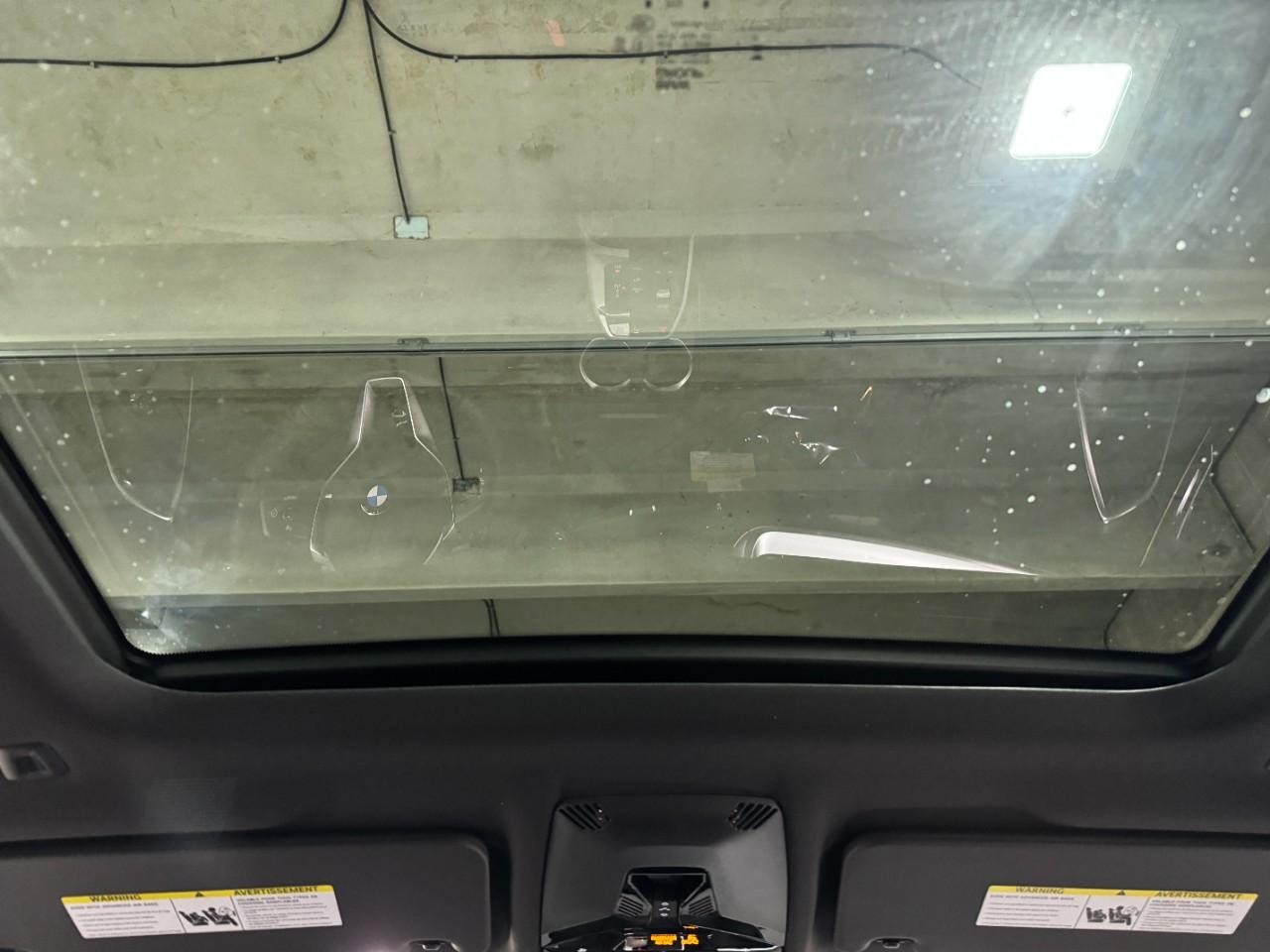 BMW X1 Vehicle Full-screen Gallery Image 11