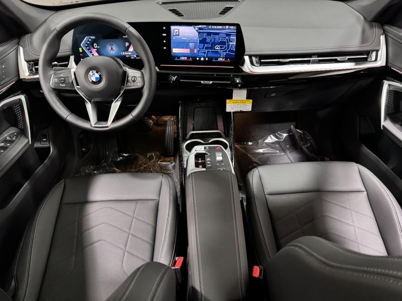 BMW X1 Vehicle Full-screen Gallery Image 12
