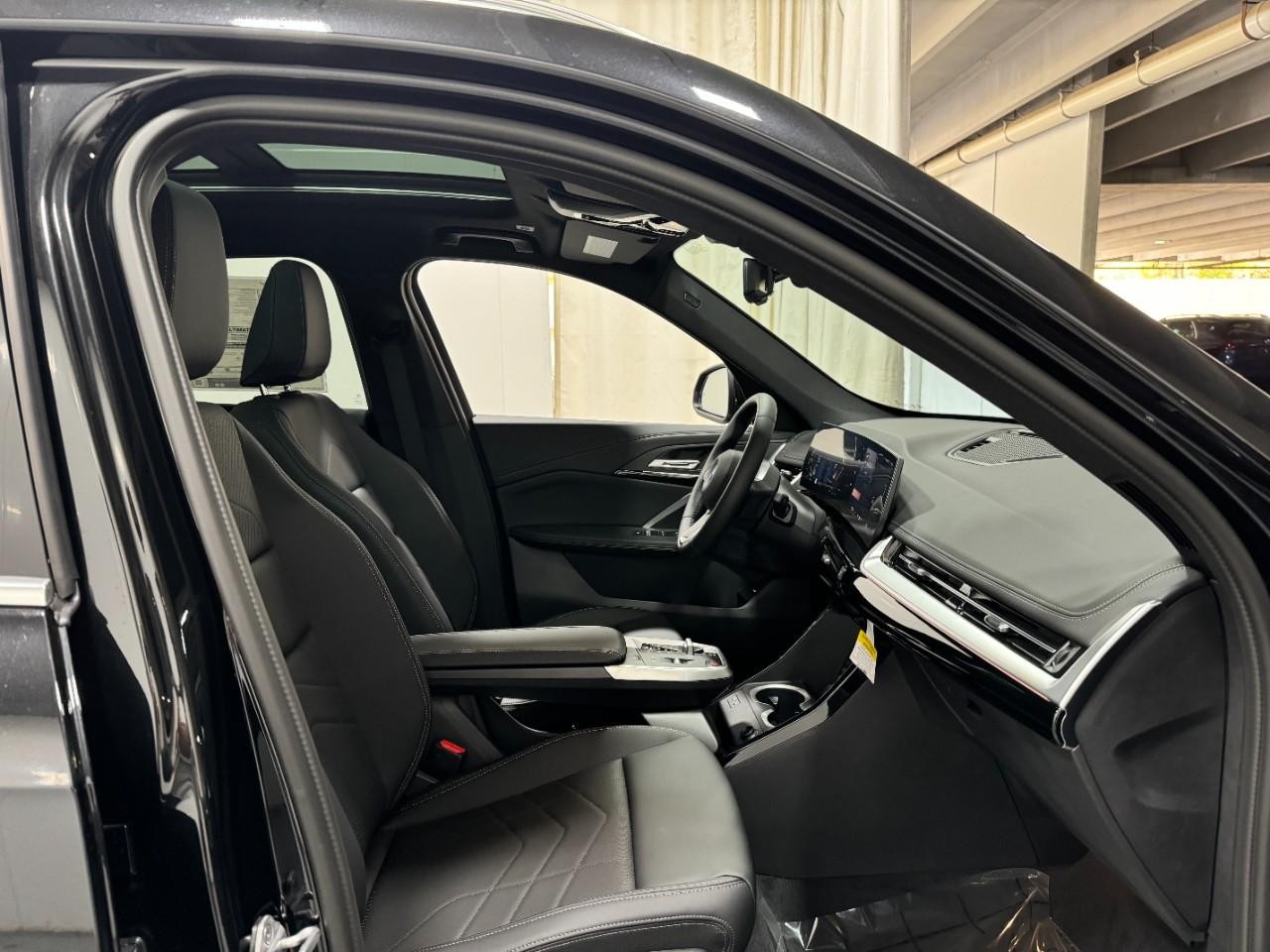 BMW X1 Vehicle Full-screen Gallery Image 17