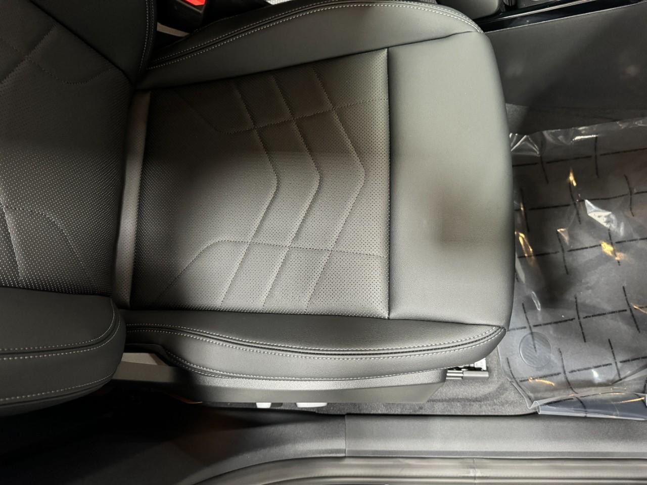 BMW X1 Vehicle Full-screen Gallery Image 18