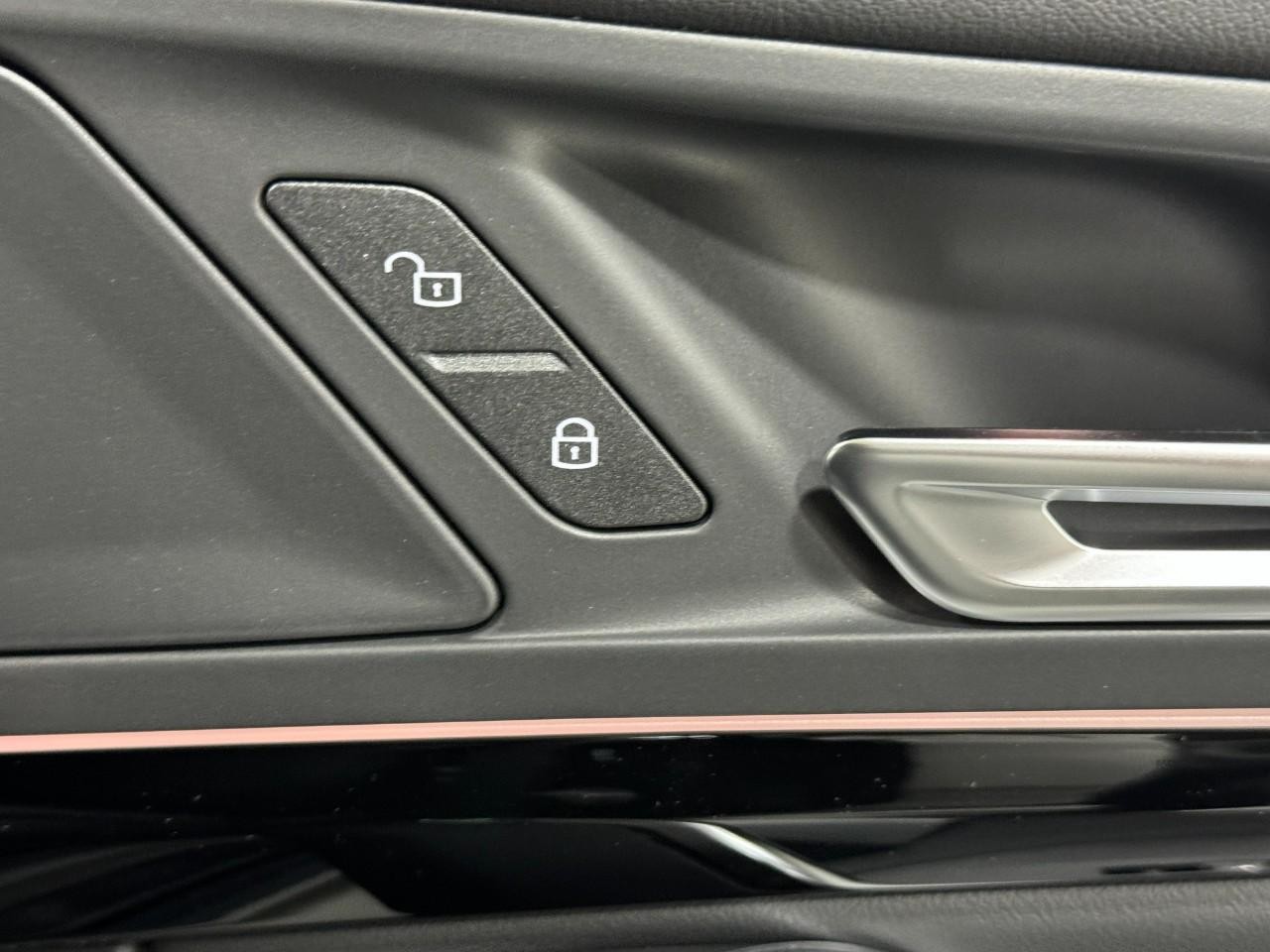 BMW X1 Vehicle Full-screen Gallery Image 20