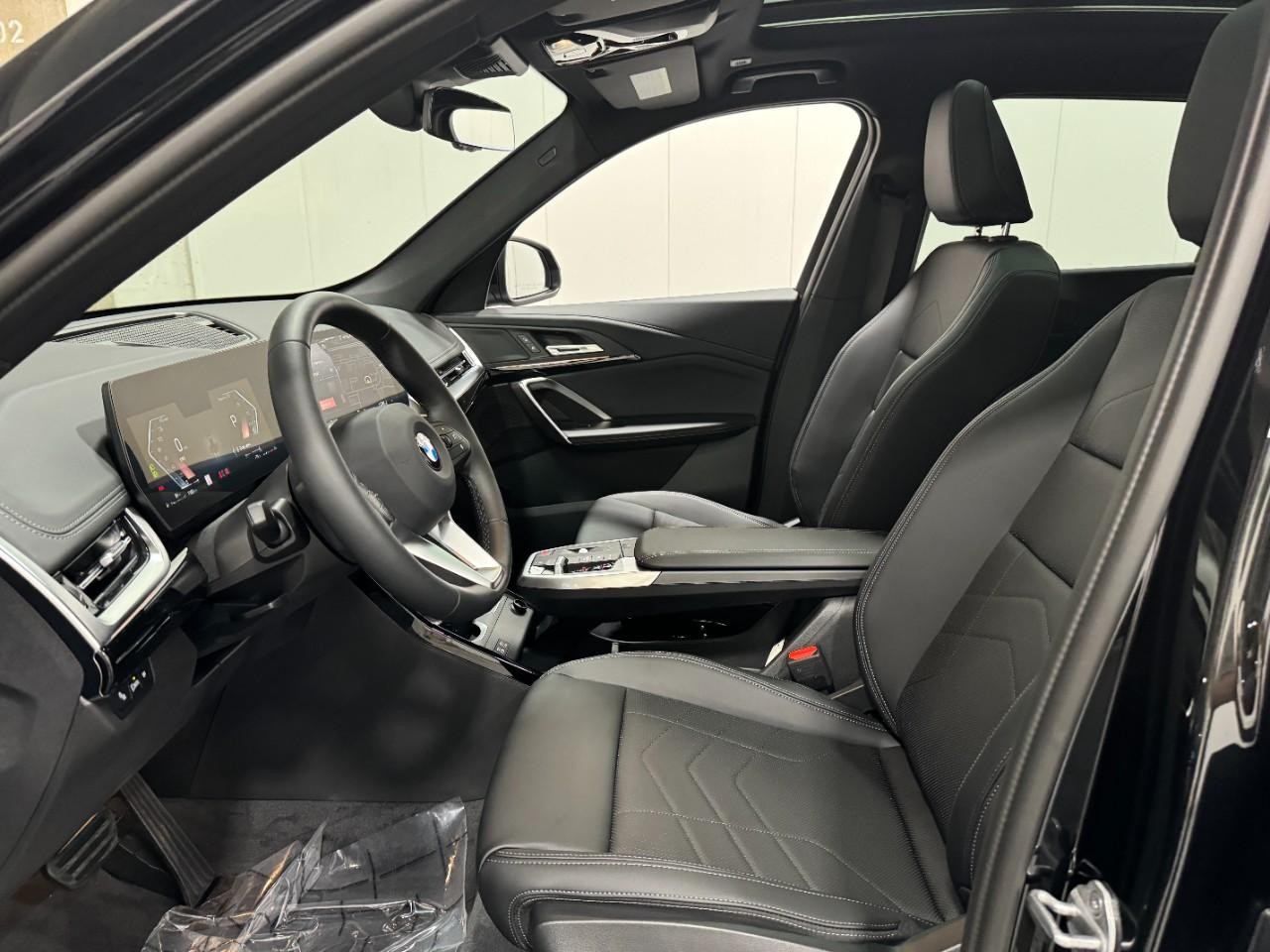 BMW X1 Vehicle Full-screen Gallery Image 25