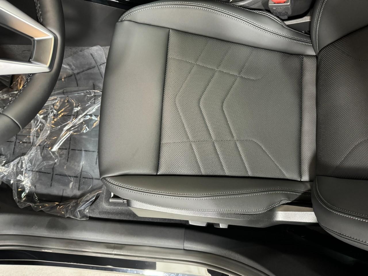 BMW X1 Vehicle Full-screen Gallery Image 26