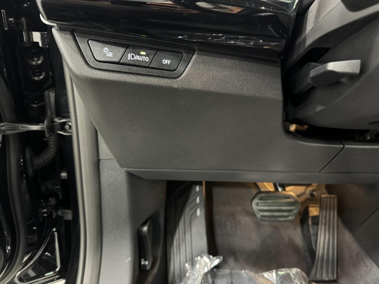 BMW X1 Vehicle Full-screen Gallery Image 28