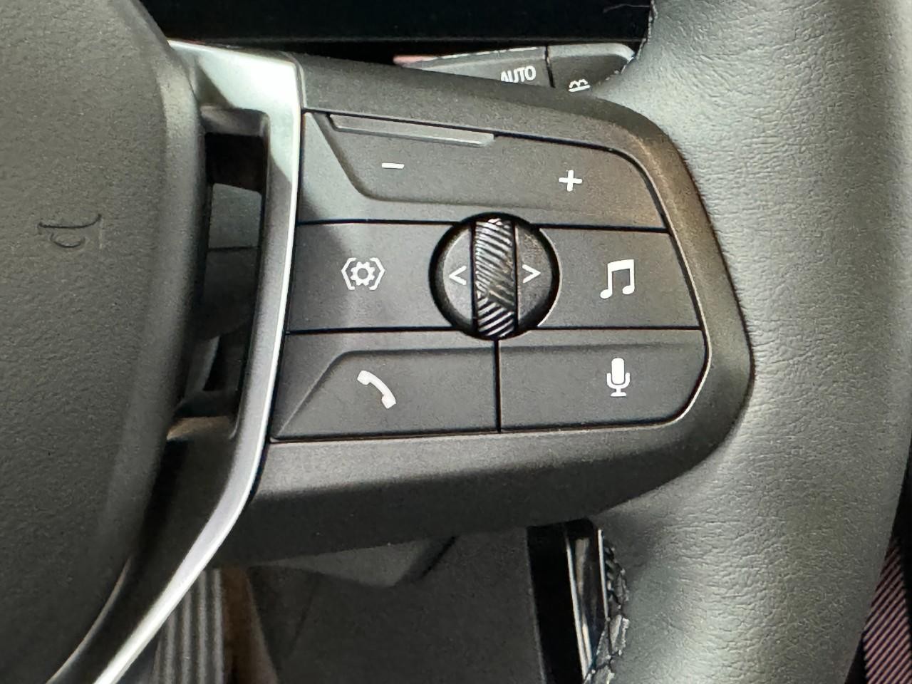 BMW X1 Vehicle Full-screen Gallery Image 30