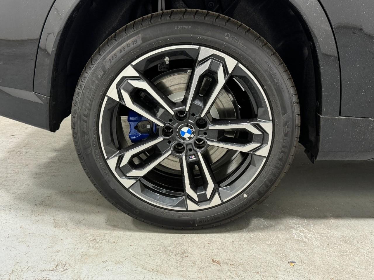 BMW X1 Vehicle Full-screen Gallery Image 5