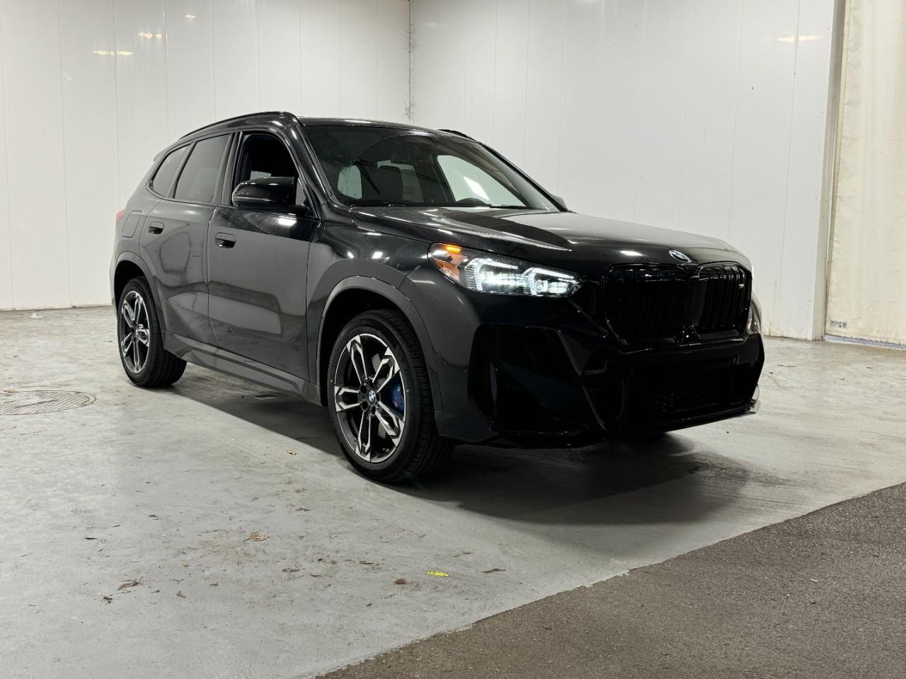 BMW X1 Vehicle Full-screen Gallery Image 6