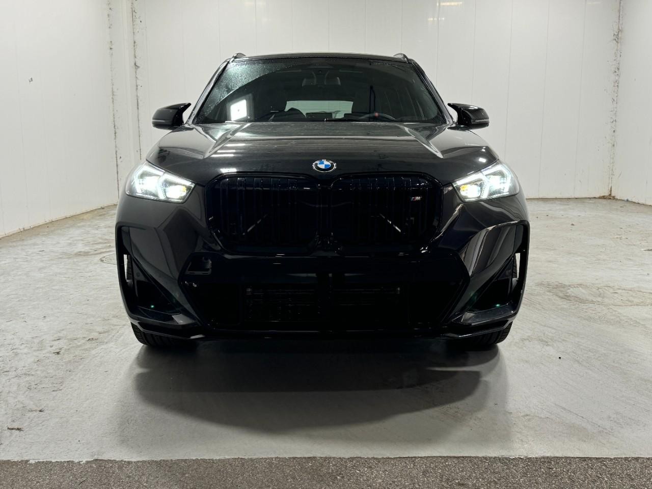 BMW X1 Vehicle Full-screen Gallery Image 7