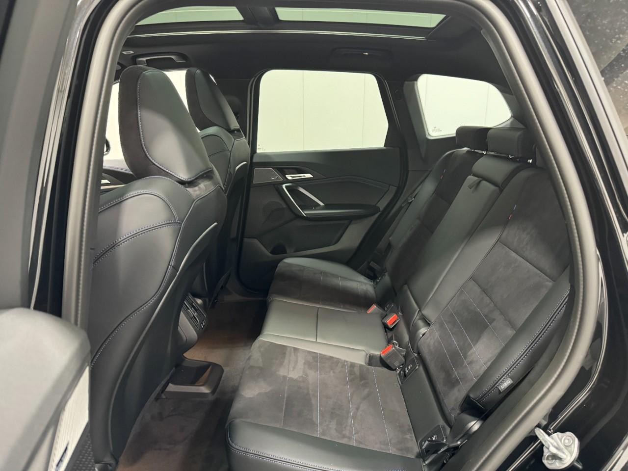 BMW X1 Vehicle Full-screen Gallery Image 8