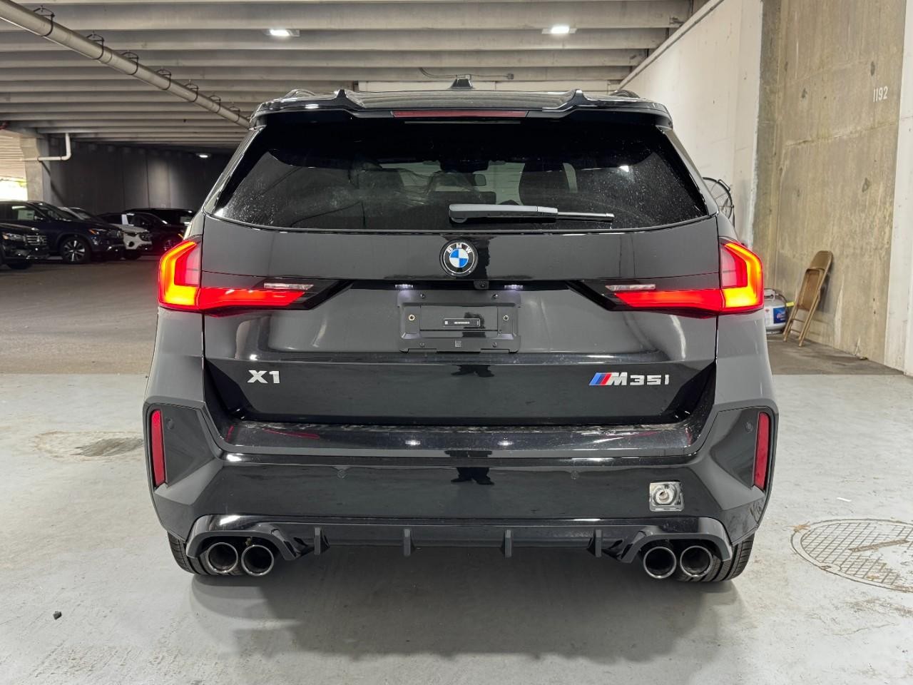 BMW X1 Vehicle Full-screen Gallery Image 9