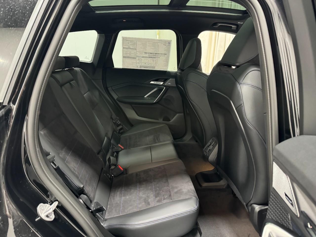 BMW X1 Vehicle Full-screen Gallery Image 10