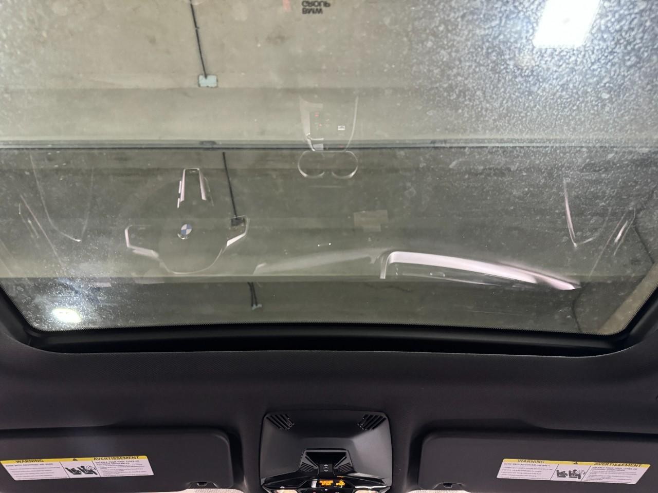 BMW X1 Vehicle Full-screen Gallery Image 11