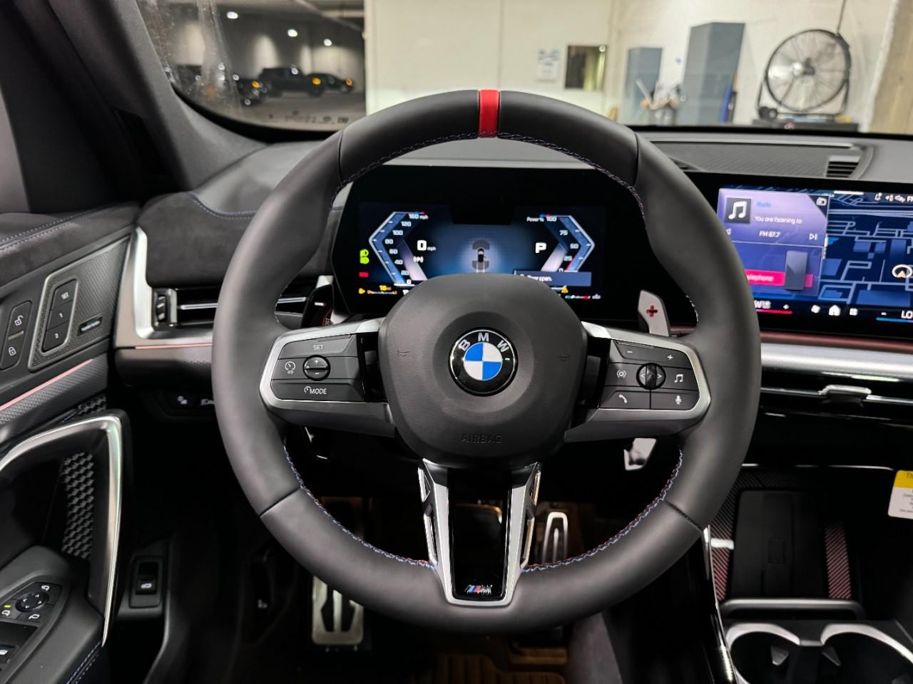 BMW X1 Vehicle Full-screen Gallery Image 13