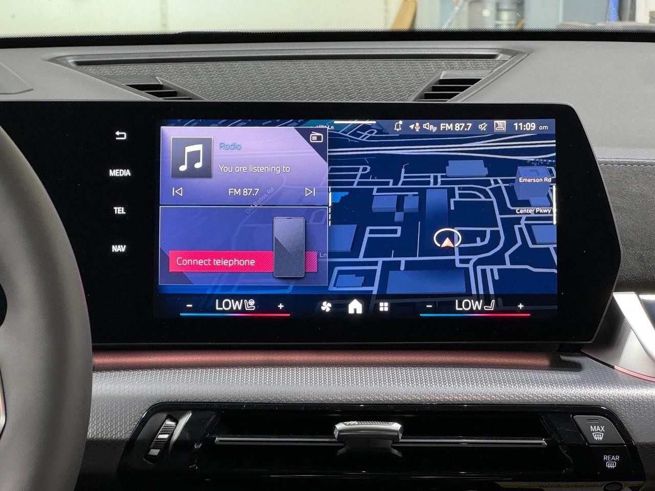 BMW X1 Vehicle Full-screen Gallery Image 14