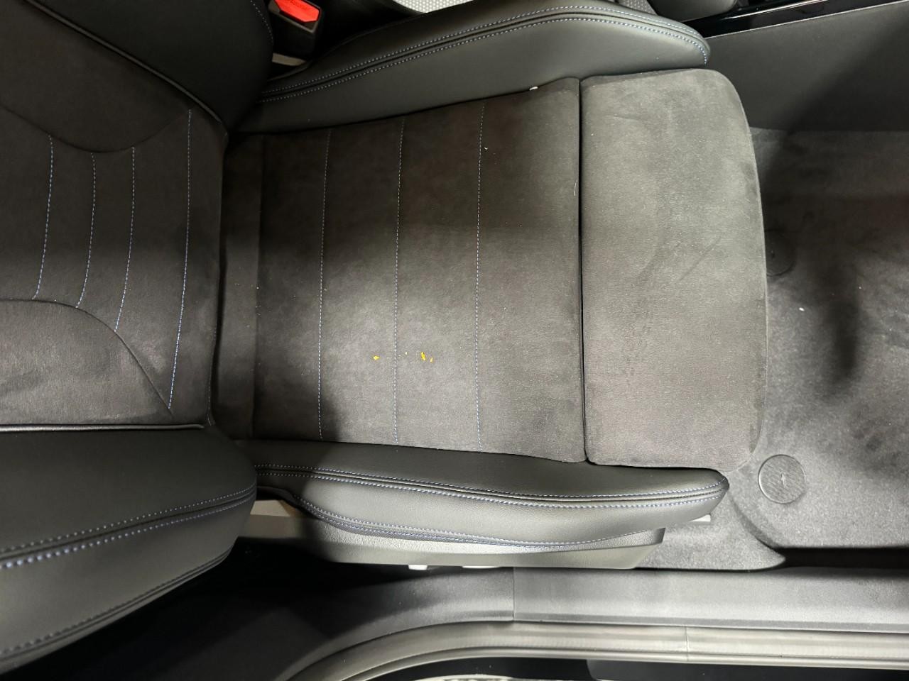 BMW X1 Vehicle Full-screen Gallery Image 18