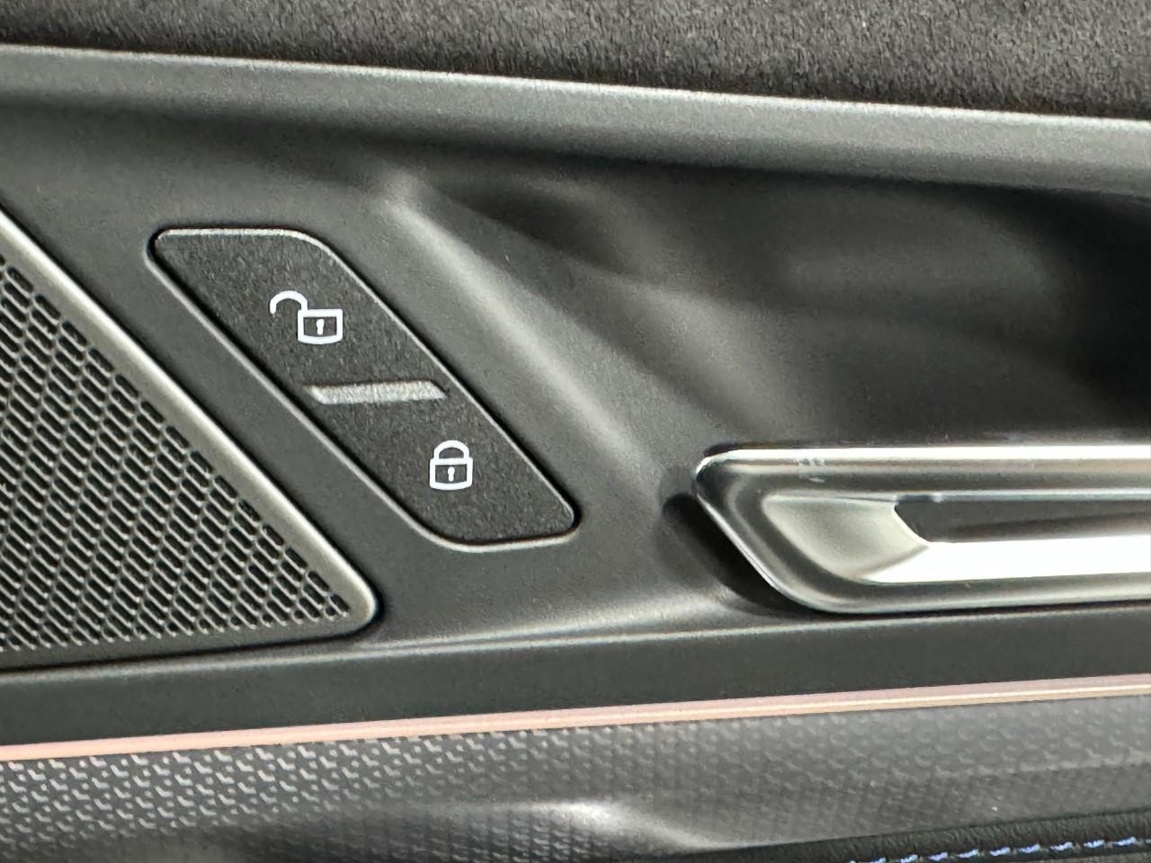 BMW X1 Vehicle Full-screen Gallery Image 20