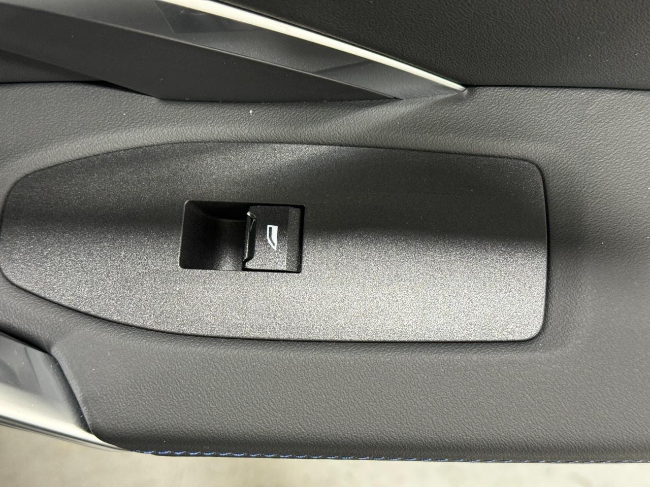 BMW X1 Vehicle Full-screen Gallery Image 21