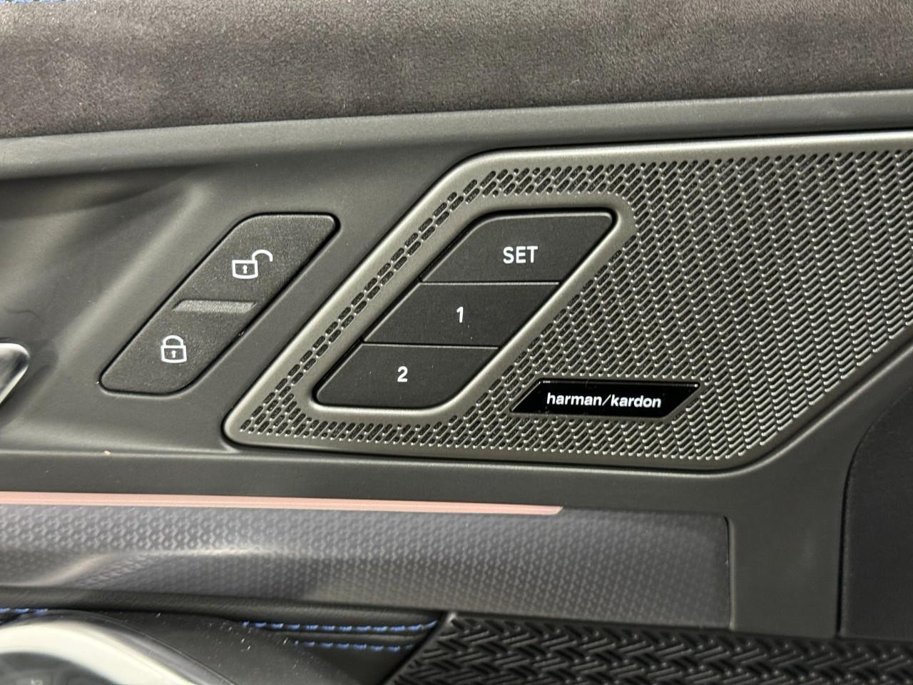 BMW X1 Vehicle Full-screen Gallery Image 22