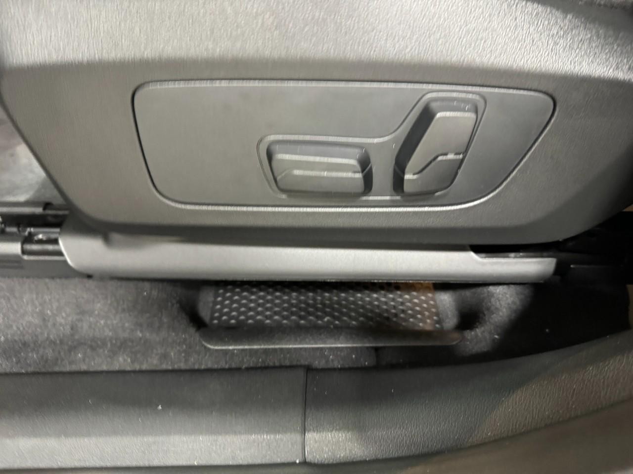 BMW X1 Vehicle Full-screen Gallery Image 27