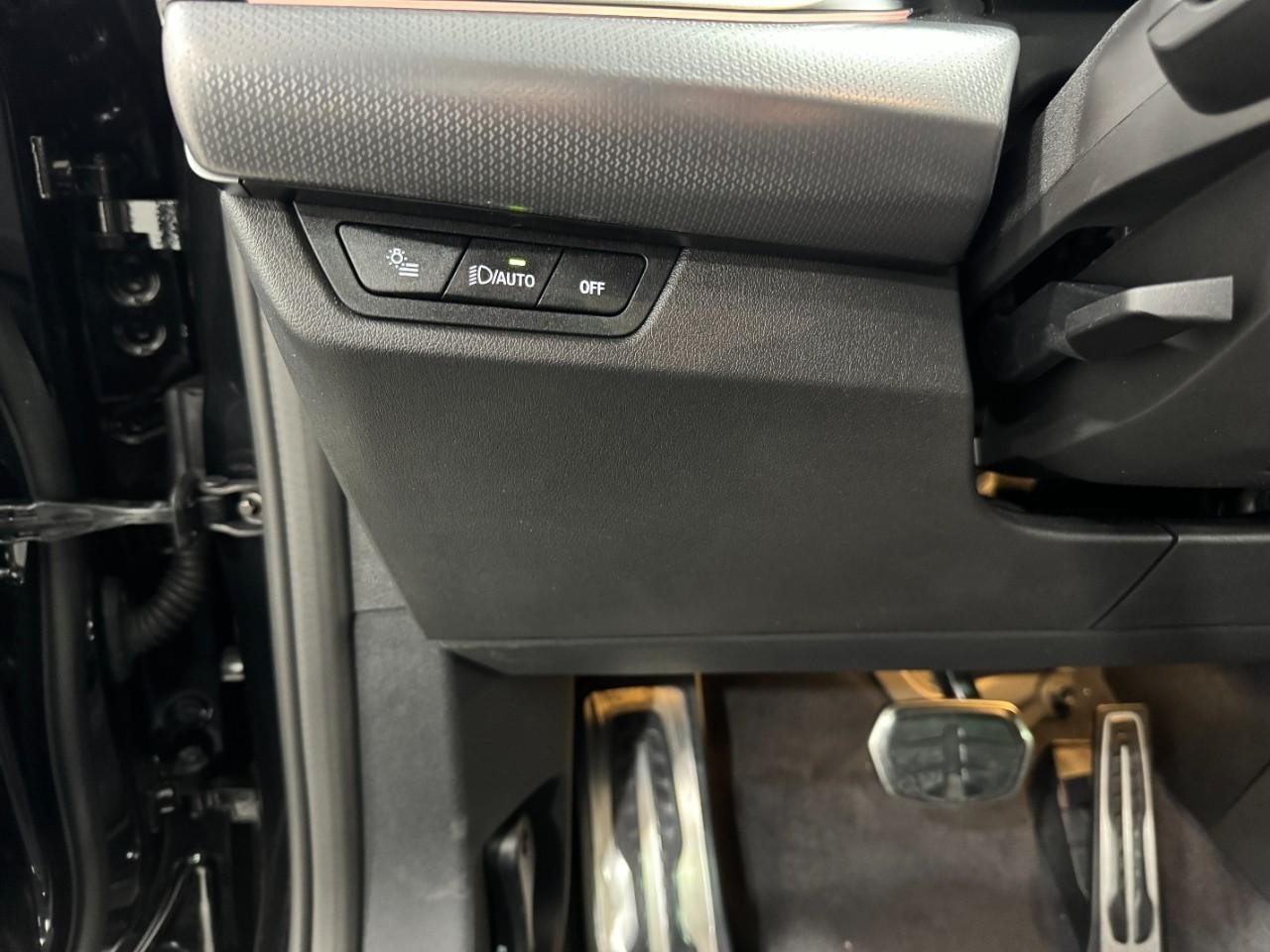 BMW X1 Vehicle Full-screen Gallery Image 28